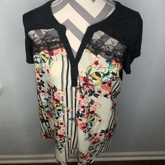 Black w/floral print short sleeve blouse - Picture 1 of 3